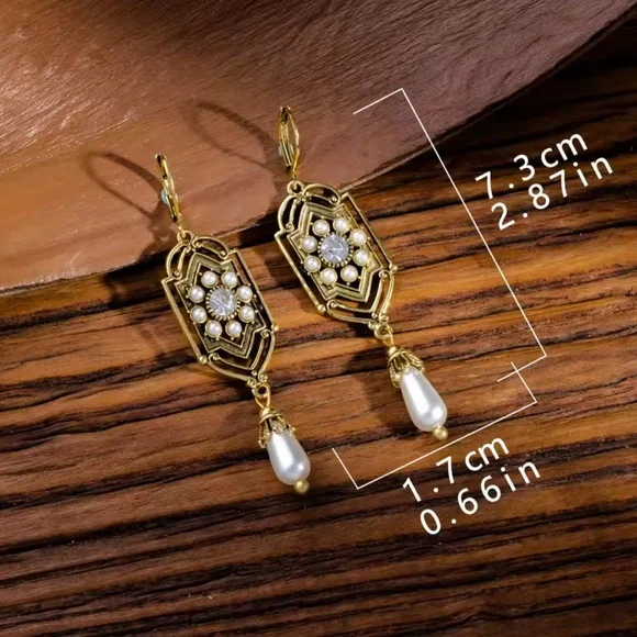Vintage antique Gold color and Green Drop Earrings
